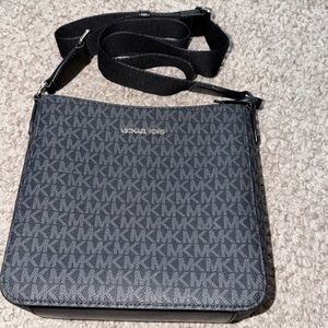 Michael Kors Jet Set Travel Small Messenger Bag